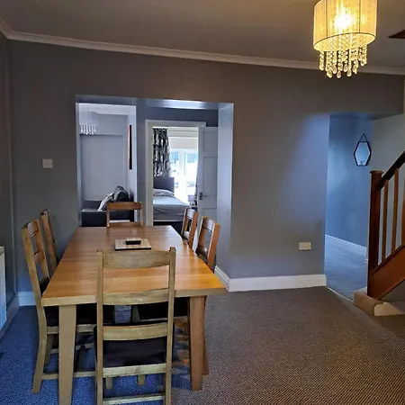 94 Main Street - Pembroke Holiday Home-3